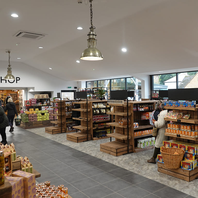 Mobilier d'agencement en bois massif