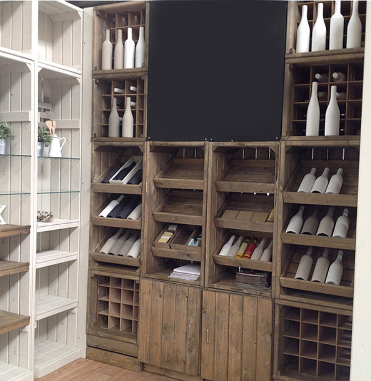 Mobilier d'agencement en bois massif