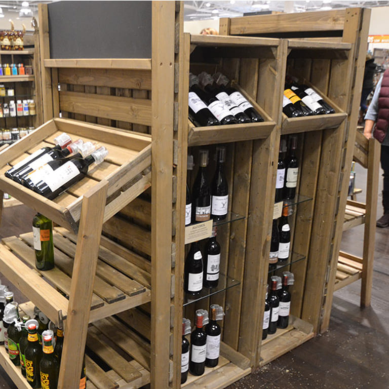 Mobilier d'agencement en bois massif